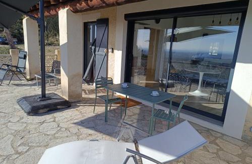 Saint-Hippolyte-le-Graveyron House | mas benette