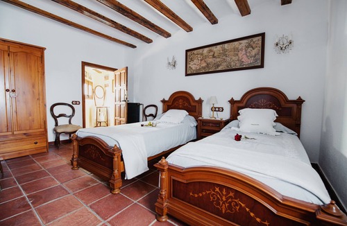Bigues I Riells Bed & Breakfast | Masia Can Viver - Olive oil tourism B&B