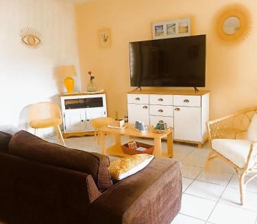 Mauguio Apartment | Mauguio-Carnon Apt T2 Tout Confort, Spacieux, Lumineux, Clim, Wifi, Balcon, parking privé, 15 mn des plages, de Montpellier