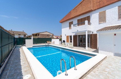 Tamarit Apartment | Mediterranean Way - Apartamento privado en villa compartida con piscina
