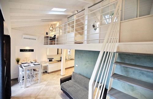 Menton House | Menton: Tiny house with sunny terrace