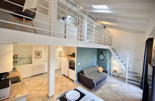 Menton House | Menton: Tiny house with sunny terrace