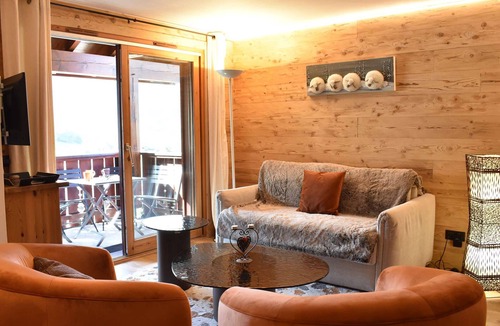 Meribel Village Apartment | Meribel: Spacious 3BR Apartment, Sleeps 6, 150m from Ski Lift, Free Shuttle & Covered Parking