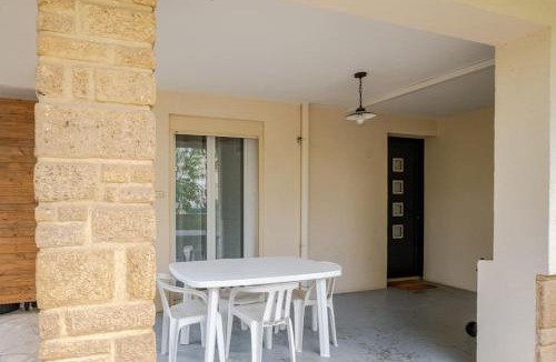 Bagnols-sur-Ceze Apartment | Meublé de tourisme 3 étoiles avec terrasse et jardin
