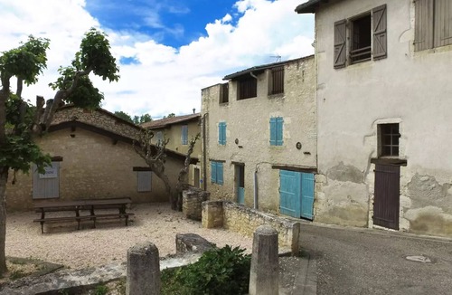 Lussan Apartment | "Mezzanine" 3-room apartment for 7 people