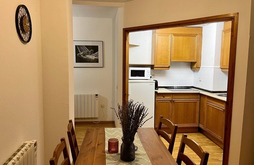 Taull Apartment | 'Mirador de la Neu' Apartment with Mountain Views, Shared Garden and Balcony