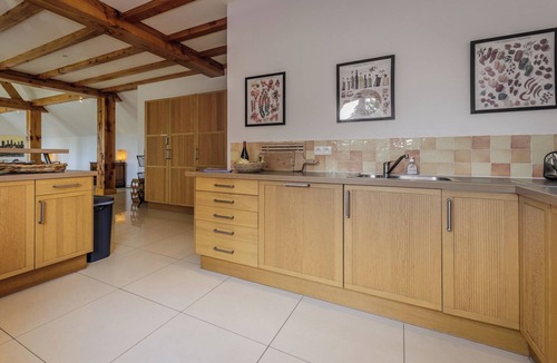 Martel House | Mirandole, modern holiday home with views and heated pool