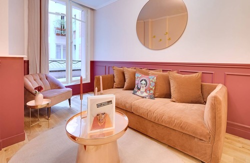Chaillot Apartment | Miss Marguerite Suite