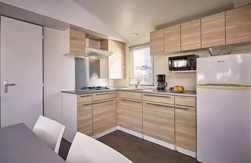 Le Bourg-d'Oisans House | Mobil-home | Premium Azure | 3 Bedrooms | 6 sleeps | Raised terrace | A/C | TV