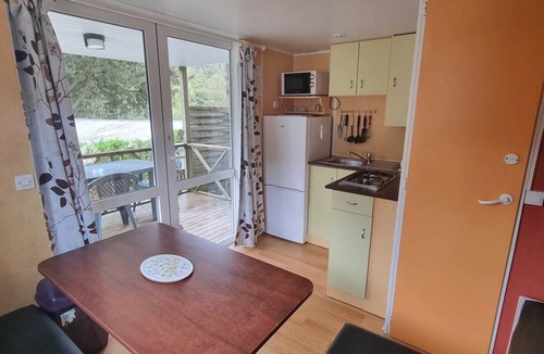 Saint-Jean-de-Valeriscle Ski Chalet | Mobile home with integrated terrace