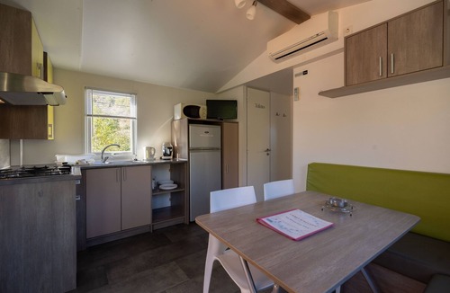 Roquefeuil House | Mobile Home '6 Personnes' with Private Terrace, Private Garden and Wi-Fi