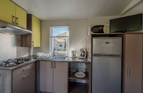 Roquefeuil House | Mobile Home '6 Personnes' with Private Terrace, Private Garden and Wi-Fi
