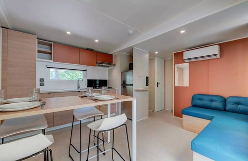 Le Bourg-d'Oisans House | Mobile Home | Comfort | 3 Bedrooms | 6 Guests | Raised Deck | A/C | TV
