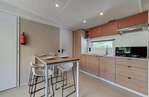 Le Bourg-d'Oisans House | Mobile Home | Comfort | 3 Bedrooms | 6 Guests | Raised Deck | A/C | TV