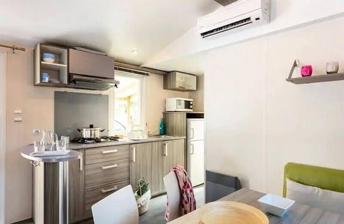 Millau House | Mobile Home | Comfort | 2 Bedrooms | 4–6 people | Raised Deck | A/C