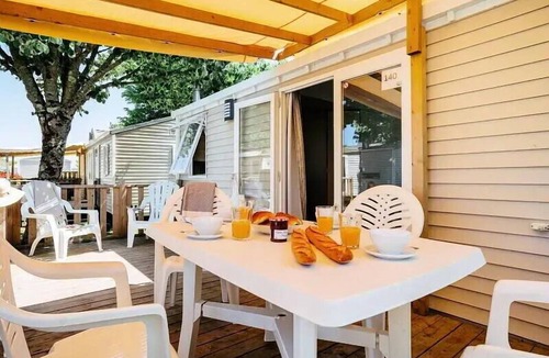 Millau House | Mobile Home | Comfort | 2 Bedrooms | 4–6 people | Raised Deck | A/C