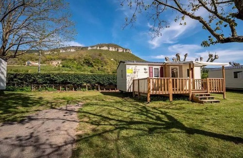 Millau House | Mobile Home | Comfort | 2 Bedrooms | 4–6 people | Raised Deck | A/C
