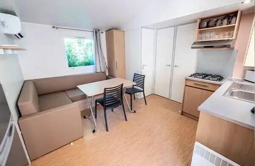 Millau House | Mobile Home | Comfort | 3 Bedrooms | 6 Guests | Raised Deck | A/C
