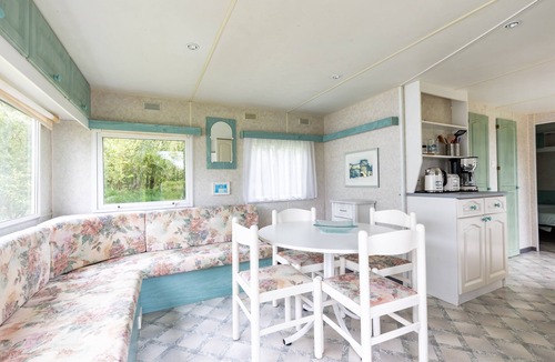 Queyrac RV Rental | Mobile Home for 3 People at Lake Isachris – Hiking and Relaxation in the Médoc