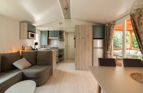 Canet-Plage House | Mobile Home "Les Pieds Dans L'Eau" with Private Terrace, Private Garden & A/C