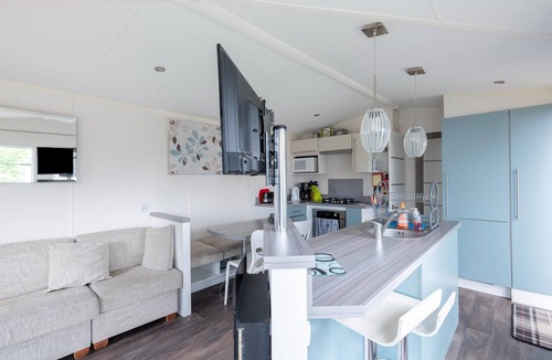 Onzain House | Mobile Home in Veuzain-sur-Loire with Garden