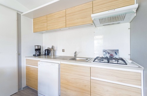Torreilles House | Mobile Home in 5-Star Seafront Campsite with Pool, Wi-Fi & Air Conditioning in Torreilles