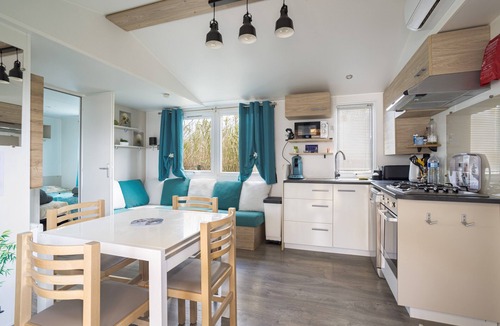 Torreilles House | Mobile Home “La Cabane Du Sud” at Siblu Campsite