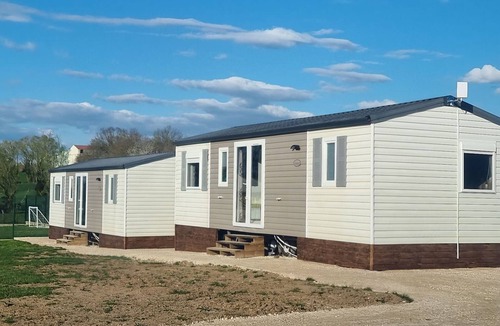 Arbigny House | Mobile home with terrace - 6 guests