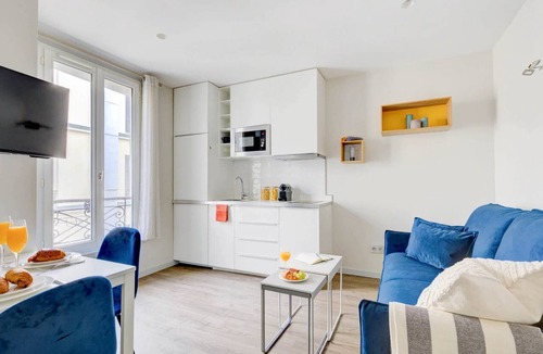 7th Arrondissement Apartment | Modern 1BR near Eiffel Tower