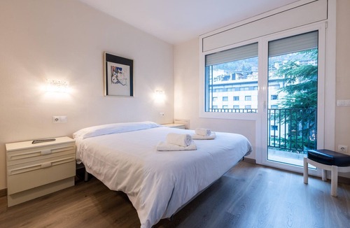 Les Escaldes Apartment | Modern 3-Bedroom Apartment, Andorra City Center