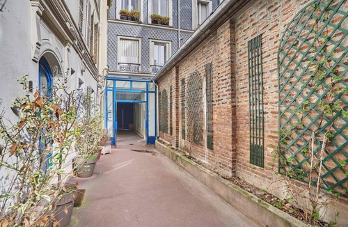 17th Arrondissement Apartment | Modern Apartment Center of Paris Montmartre