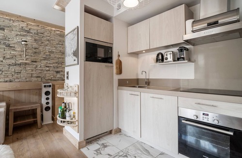 Courchevel Apartment | Modern apartment in Courchevel center with parking and wifi