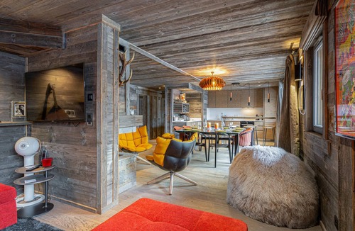 Meribel Village Apartment | Modern apartment in Méribel with private parking, near slopes for 8 people