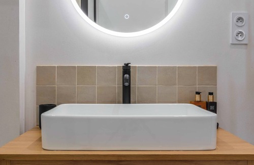 Quartier Sainte-Marguerite Apartment | Modern apartment in the heart of Paris