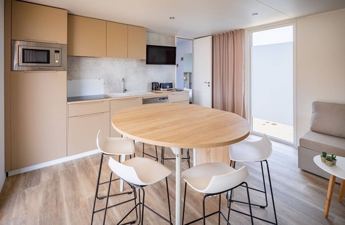 Le Grau-dʼAgde Ski Chalet | Modern chalet with air conditioning, in a holiday park, at 1.5 km from the beach