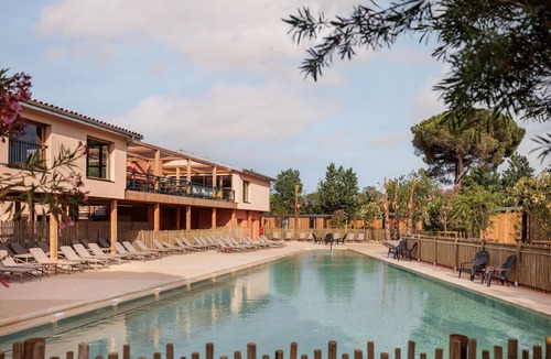 Le Grau-dʼAgde Ski Chalet | Modern chalet with air conditioning, in a holiday park, at 1.5 km from the beach