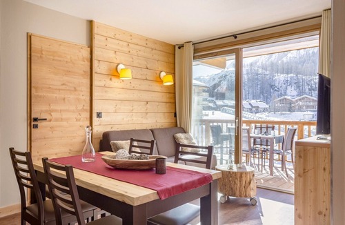 Tignes Apartment | Modern Comfort by the Slopes