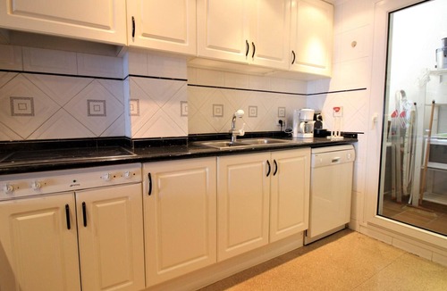 Llanca Apartment | Modern Comfortable Apartment Beachfront for 6 People