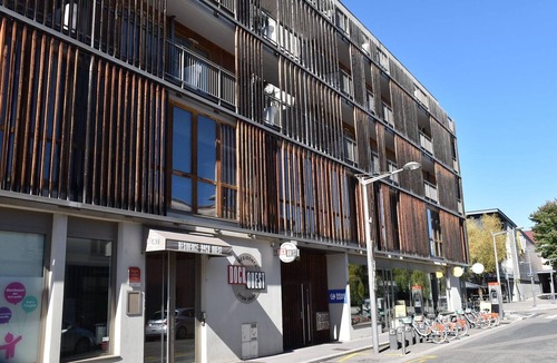 9th Arrondissement Apartment | Modern Couple Stay in Lyon Docklands