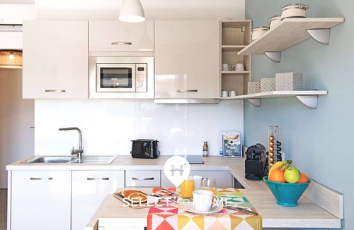 La Faviere Apartment | Modern Flat with Pool and Parking at la Favière