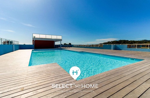 La Faviere Apartment | Modern Flat with Pool and Parking at la Favière