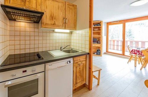Saint-Francois-Longchamp Apartment | Modern apartment for 7, center location, close to slopes