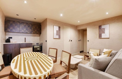 Quartier du Mail Apartment | MODERN & SPACIOUS 2-BEDROOM APARTMENT IN CENTRAL PARIS