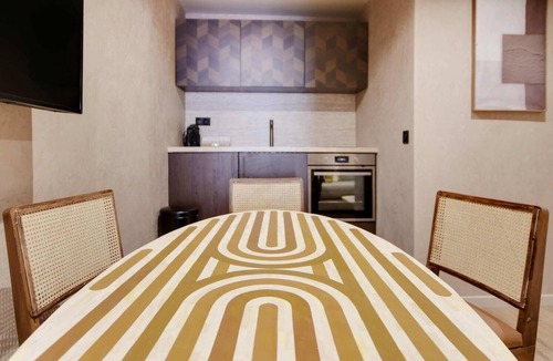 Quartier du Mail Apartment | MODERN & SPACIOUS 2-BEDROOM APARTMENT IN CENTRAL PARIS