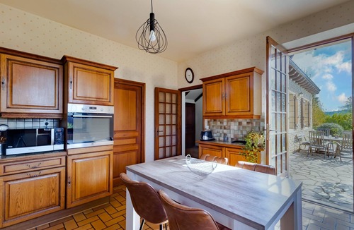 Cazoules House | Modern, Spacious Holiday Home in Cazoulès with Terrace, Parking, Pets Allowed, Near Sarlat