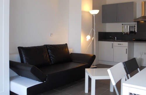 La Madeleine Apartment | modern studio with south-facing terrace, WiFi, 700 m to the beach, all shops
