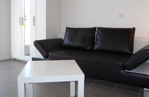 La Madeleine Apartment | modern studio with south-facing terrace, WiFi, 700 m to the beach, all shops