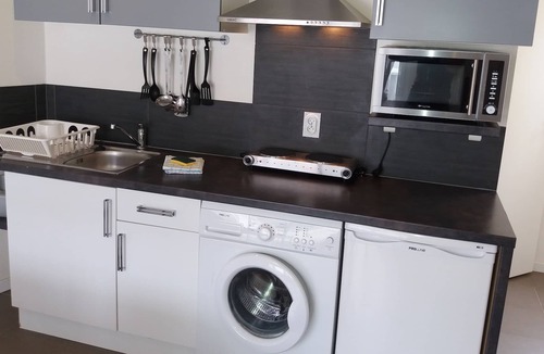 La Madeleine Apartment | modern studio with south-facing terrace, WiFi, 700 m to the beach, all shops