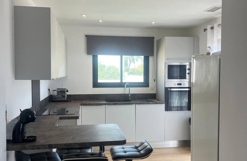 Marsillargues Cabin | Modern Villa on the Edge of a Nature Reserve Near Aigues-Mortes and the Beach