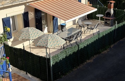 Montagnac House | Montagnac single-storey house with large terrace